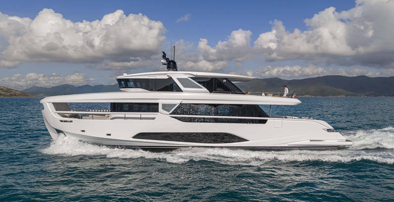 Ferretti Yachts Infynito 90 yacht underway