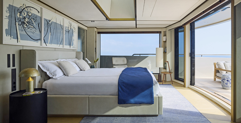 the Sanlorenzo yacht La La Land master suite